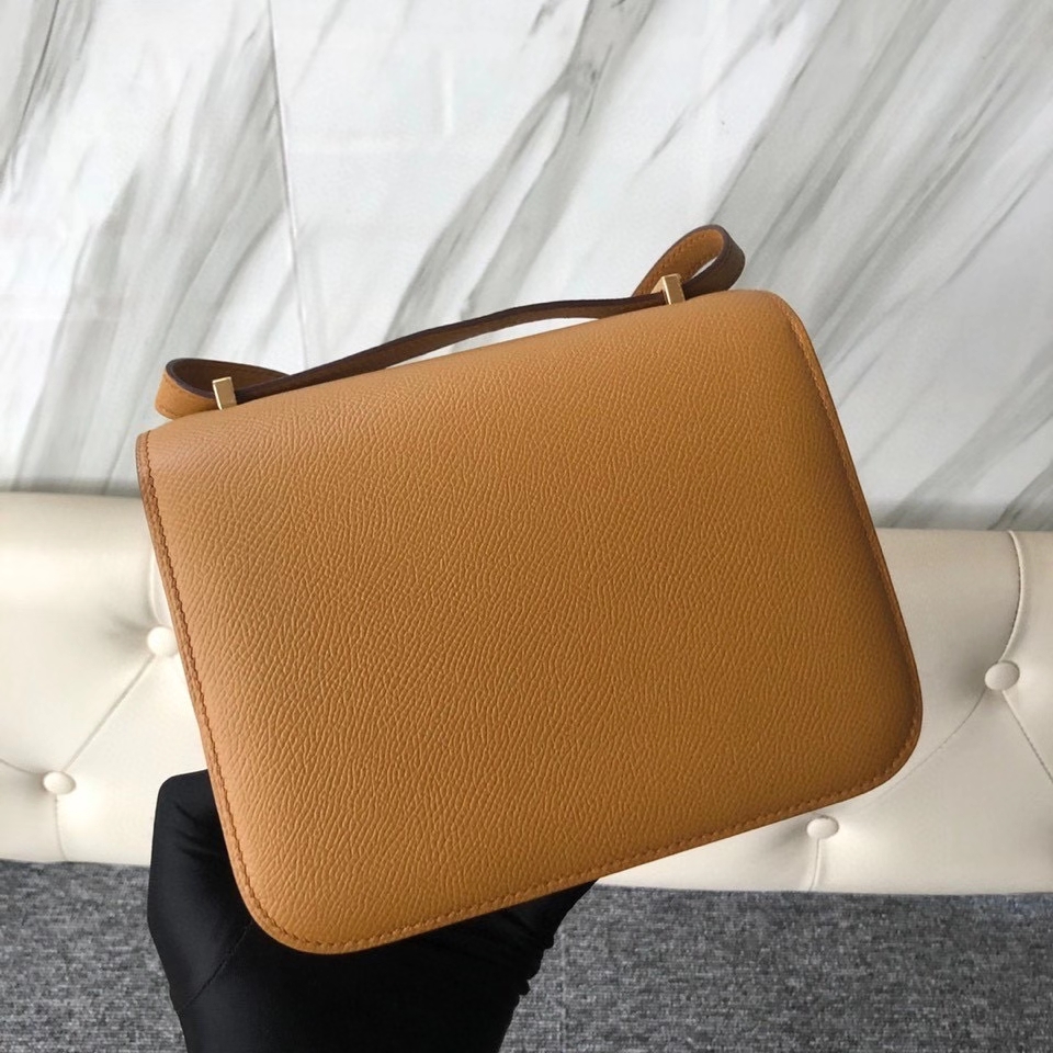 Hermès（爱马仕）Constance 18cm Epsom 原厂掌纹皮  2S 芝麻色 Sesame 金扣