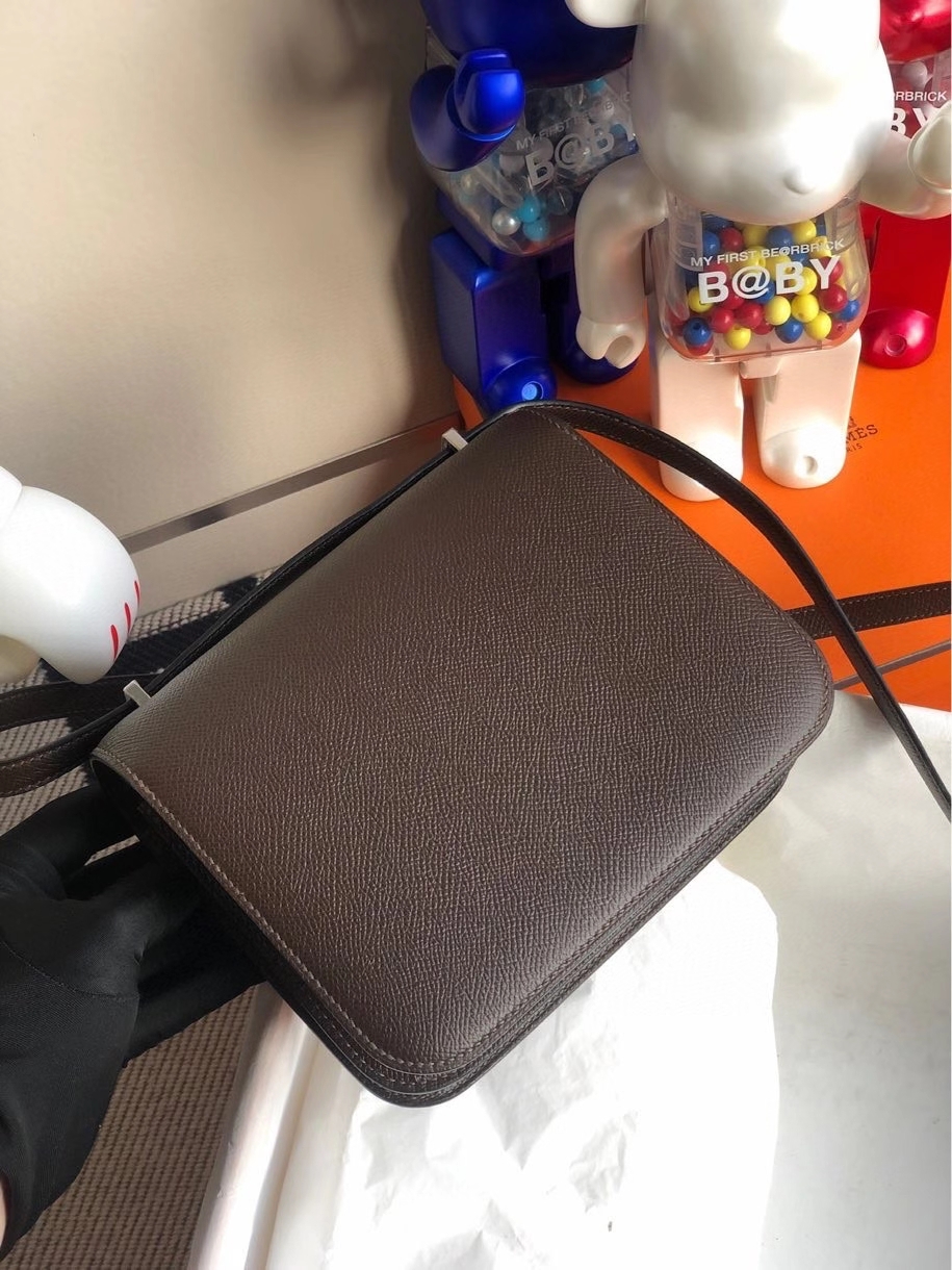 Hermès（爱马仕）Constance 18cm Epsom 原厂掌纹皮 巧克力色 银扣 顶级手缝现货