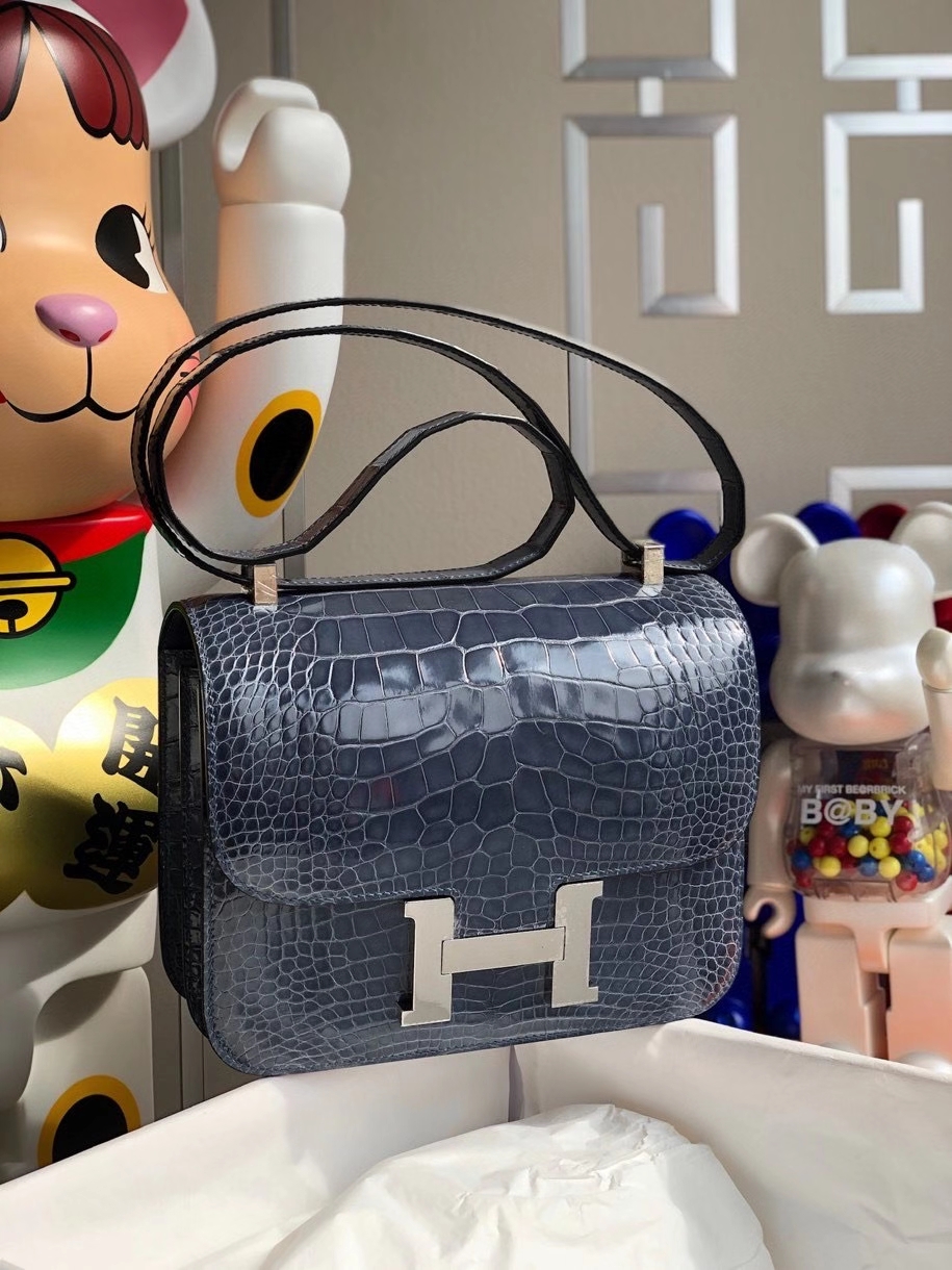 Hermès（爱马仕）Constance 24cm Alligator shiny 亮面鳄鱼 N7 风暴蓝 银扣 顶级手缝  现货