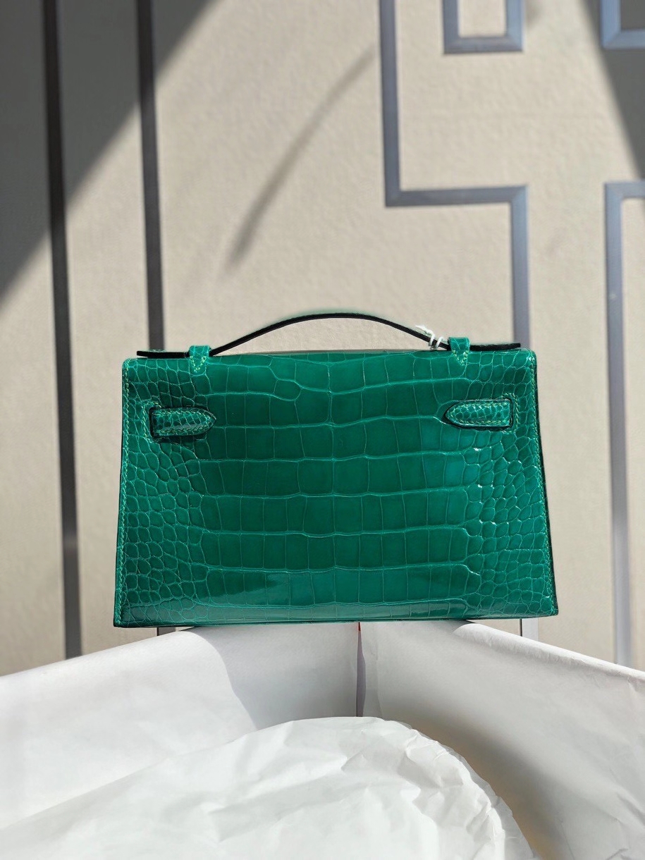 Hermès(爱马仕)Mini Kelly pochette 22cm Alligator shiny 亮面鳄鱼 6Q 翡翠绿 金扣 银扣 顶级手缝 现货-拉尔森鳄鱼皮具定制 - 爱马仕包包官网 Hermès(爱马仕)Mini Kelly pochette 22cm Alligator shiny 亮面鳄鱼 6Q 翡翠绿 金扣 银扣 顶级手缝 现货