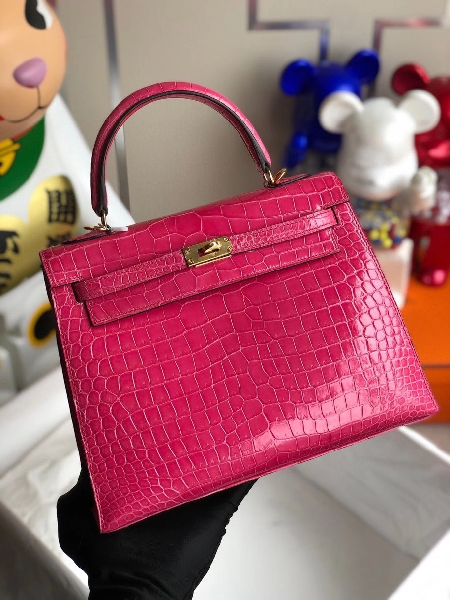 Hermès(爱马仕)Kelly 25cm Porosus shiny 亮面澳洲鳄鱼 5J 桃粉 金扣 顶级手缝 现货-拉尔森鳄鱼皮具定制 - 爱马仕包包官网 Hermès(爱马仕)Kelly 25cm Porosus shiny 亮面澳洲鳄鱼 5J 桃粉 金扣 顶级手缝 现货