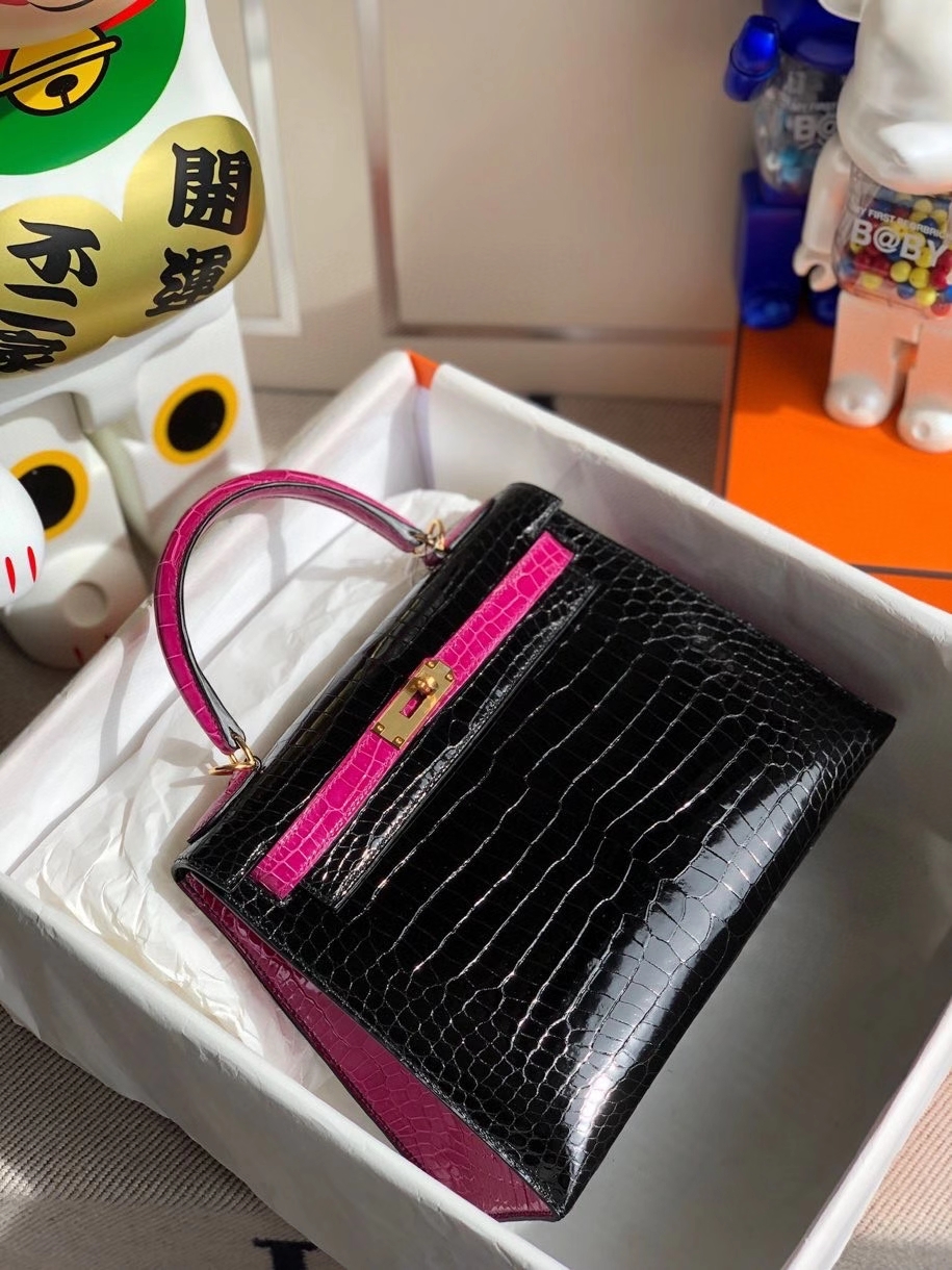 Hermès（爱马仕）Kelly 28cm porosus shiny 亮面澳洲湾鳄 ck89 黑色 拼 天方夜谭粉紫 金扣 马蹄印 现货