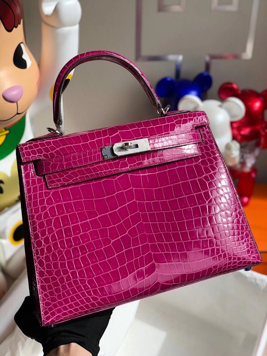 Hermès(爱马仕)Kelly 28cm porosus shiny 亮面澳洲湾鳄 J5 天方夜谭粉紫 银扣 顶级手缝 现货-拉尔森鳄鱼皮具定制 - 爱马仕包包官网 Hermès(爱马仕)Kelly 28cm porosus shiny 亮面澳洲湾鳄 J5 天方夜谭粉紫 银扣 顶级手缝 现货
