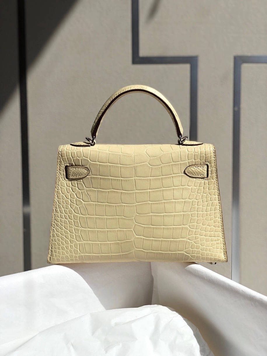 Hermès（爱马仕）Mini kelly ll alligator matt 雾面鳄鱼 Y1 香草色 银扣 顶级手缝 小可爱 现货
