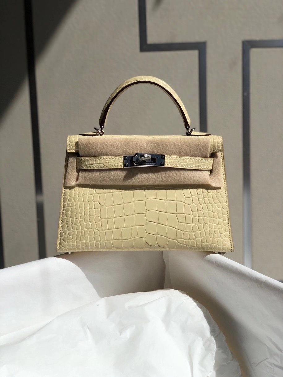 Hermès（爱马仕）Mini kelly ll alligator matt 雾面鳄鱼 Y1 香草色 银扣 顶级手缝 小可爱 现货