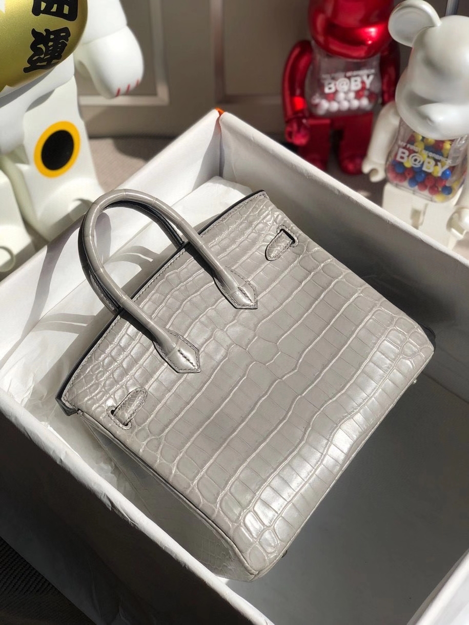Hermès(爱马仕)Birkin 25cm Crocodile matt 雾面鳄鱼 ck80 珍珠灰 银扣 顶级手缝 品相完美 现货-拉尔森鳄鱼皮具定制 - 爱马仕包包官网 Hermès(爱马仕)Birkin 25cm Crocodile matt 雾面鳄鱼 ck80 珍珠灰 银扣 顶级手缝 品相完美 现货