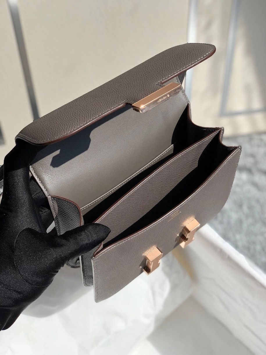 Hermès(爱马仕)Constance 18cm Epsom 原厂掌纹皮 8F 锡器灰 Etain 玫瑰金扣 顶级手缝 现货-拉尔森鳄鱼皮具定制 - 爱马仕包包官网 Hermès(爱马仕)Constance 18cm Epsom 原厂掌纹皮 8F 锡器灰 Etain 玫瑰金扣 顶级手缝 现货