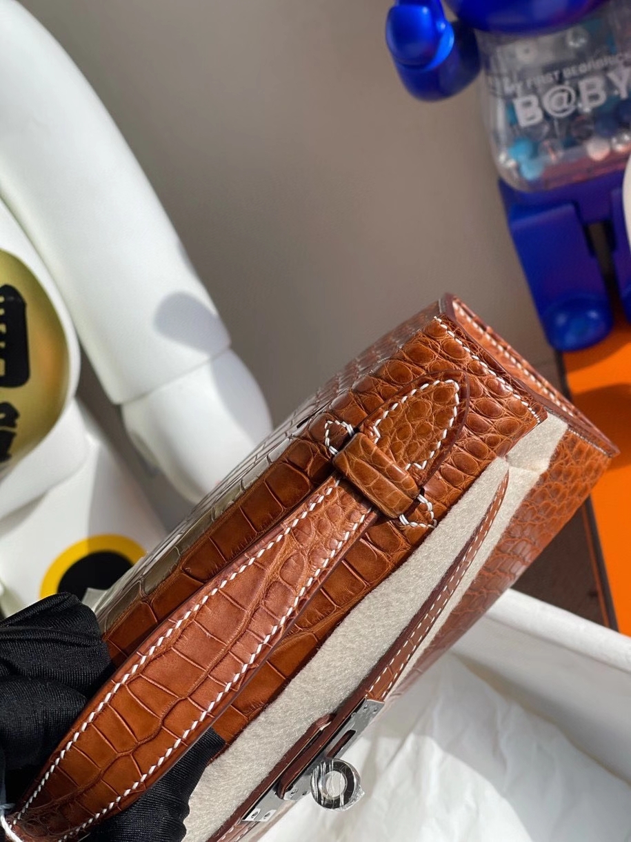 Hermès（爱马仕）Minikelly pochette 22cm Alligator matt 雾面鳄鱼 ck37 马鞍色 银扣 顶级手缝 手拿包