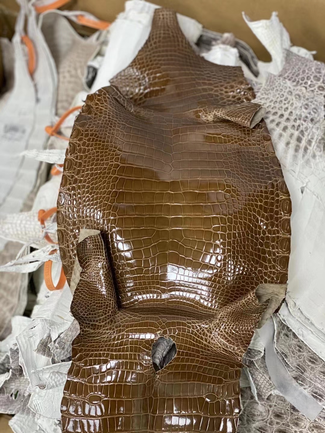 Hermès（爱马仕）Alligatorshiny 亮面鳄鱼 烟草色 定制