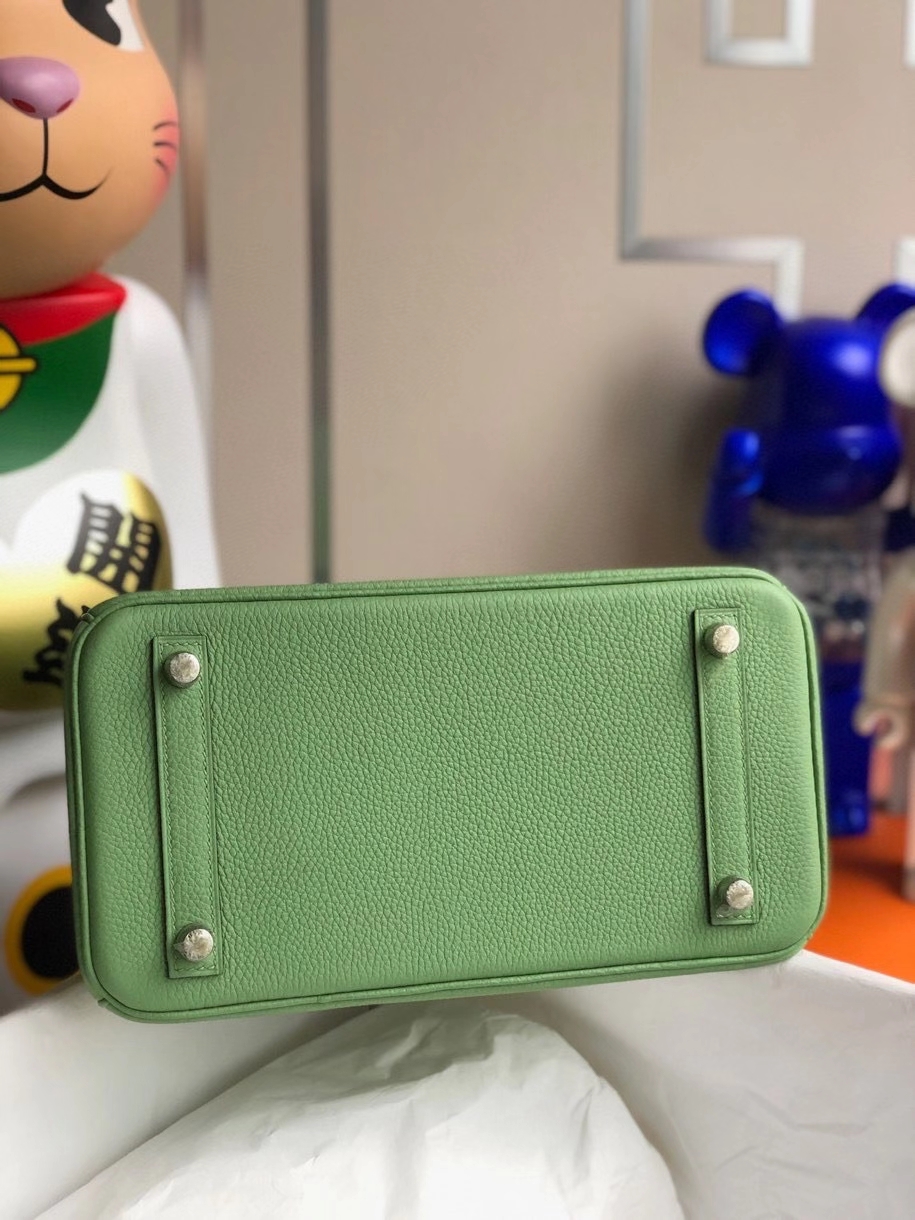 Hermès（爱马仕）Birkin 25cm 原厂小牛皮 togo 牛油果绿 银扣 顶级手缝 现货