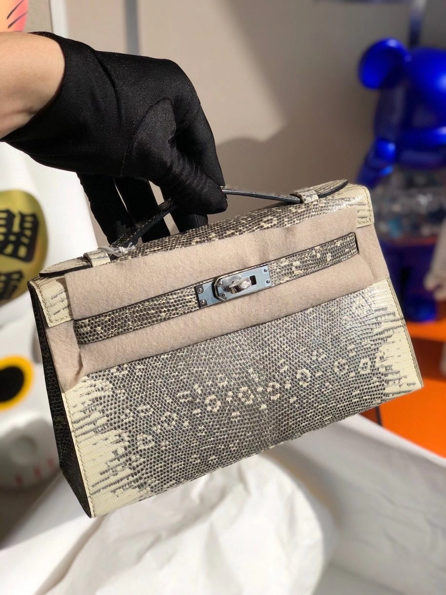 Hermès(爱马仕)Mini kelly pochette 22cm Lizard 进口亮面蜥蜴 01原色 小喜马拉雅色 银扣-拉尔森鳄鱼皮具定制 - 爱马仕包包官网 Hermès(爱马仕)Mini kelly pochette 22cm Lizard 进口亮面蜥蜴 01原色 小喜马拉雅色 银扣