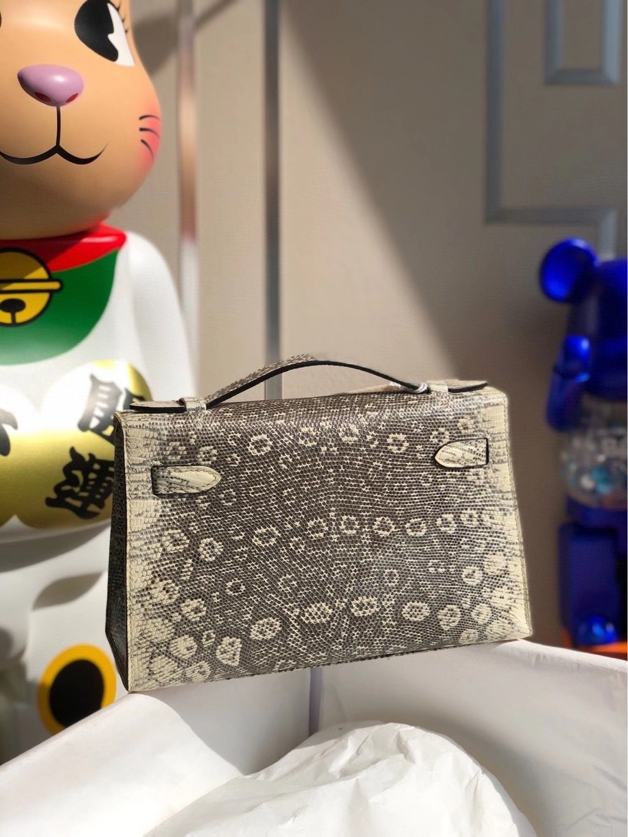 Hermès（爱马仕）Mini kelly pochette 22cm Lizard 进口亮面蜥蜴 01原色 小喜马拉雅色 银扣