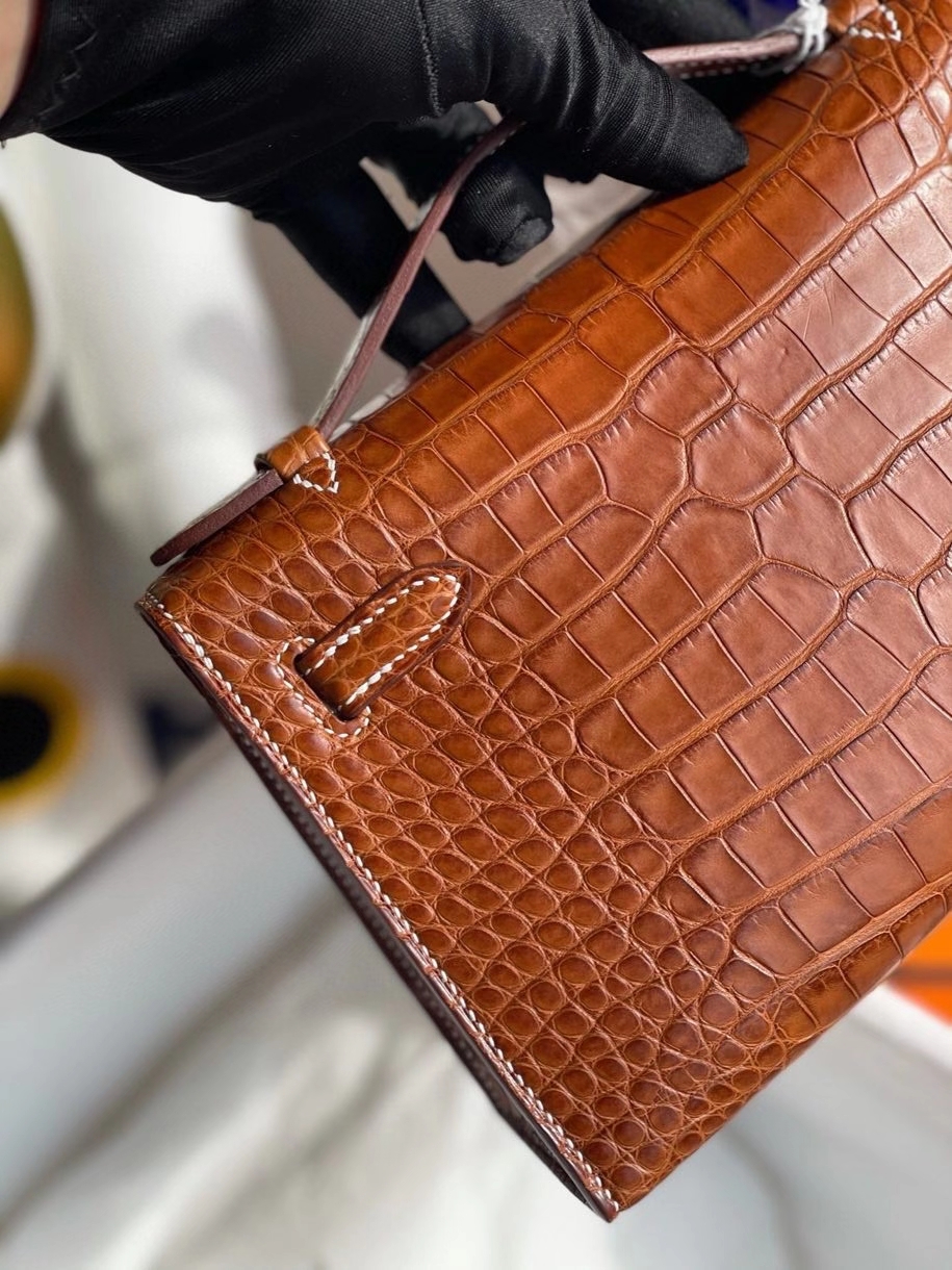 Hermès（爱马仕）Minikelly pochette 22cm Alligator matt 雾面鳄鱼 ck37 马鞍色 银扣 顶级手缝 手拿包