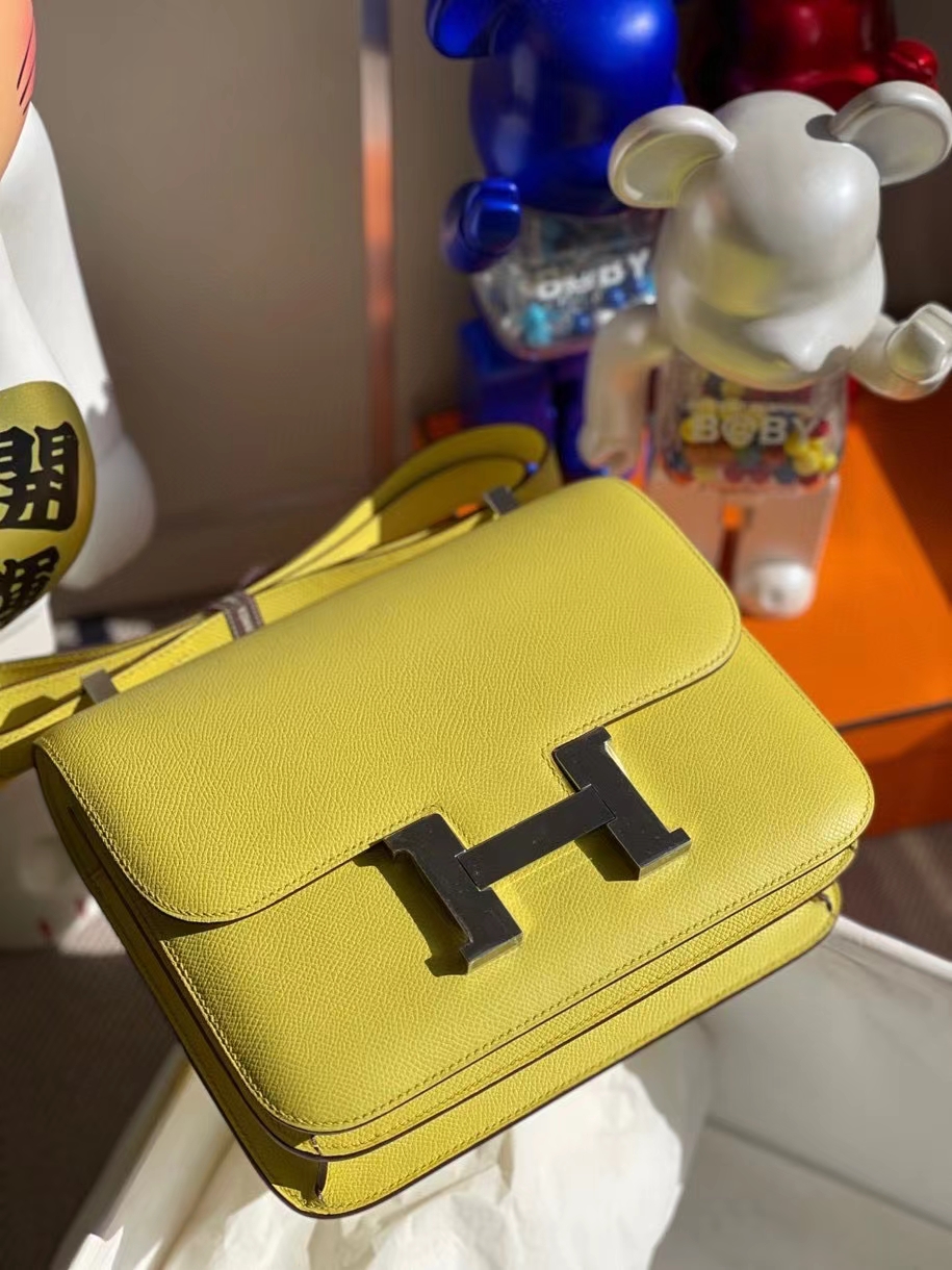 Hermès（爱马仕）Constance 24cm Epsom 原厂掌纹皮 鹅蛋黄 银扣