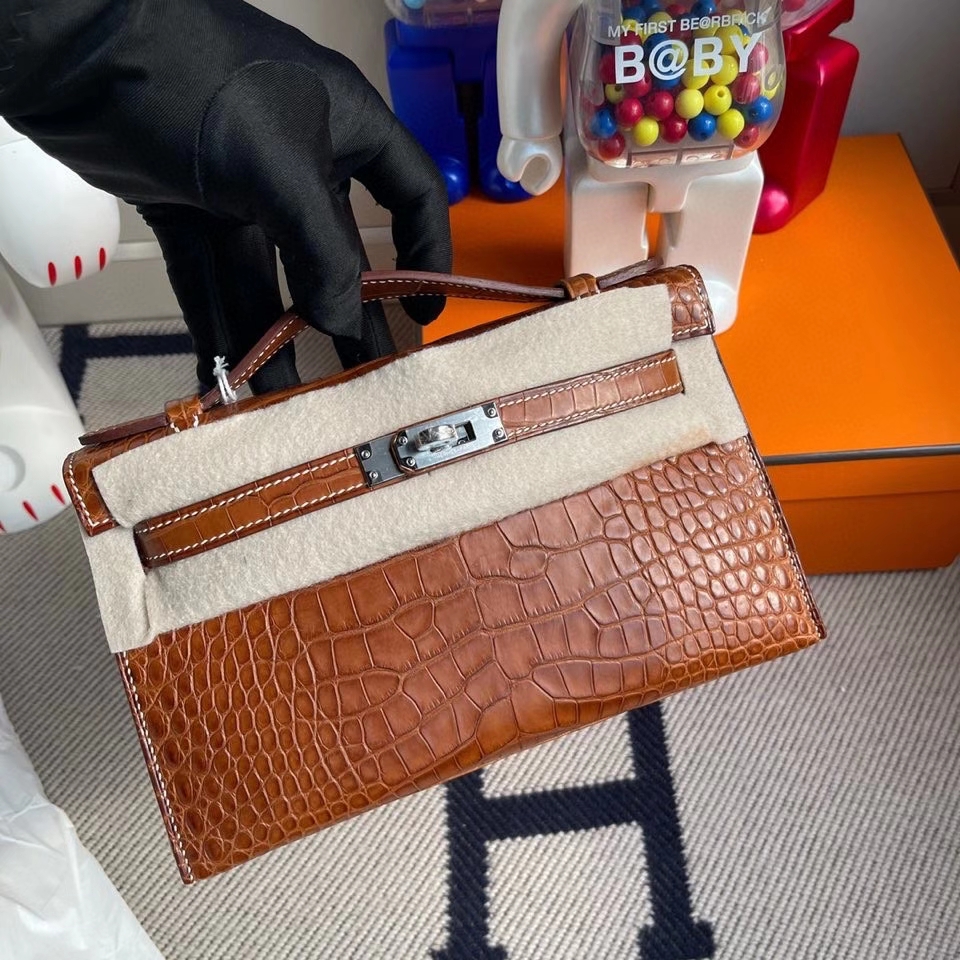Hermès（爱马仕）Minikelly pochette 22cm Alligator matt 雾面鳄鱼 ck37 马鞍色 银扣 顶级手缝 手拿包