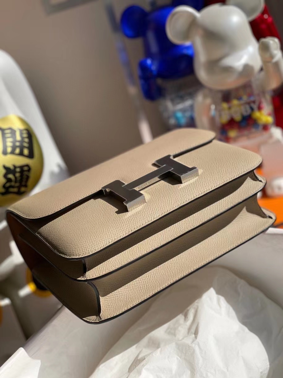 Hermès（爱马仕）Constance 24cm Epsom 原厂掌纹皮  风衣灰 trench 银扣