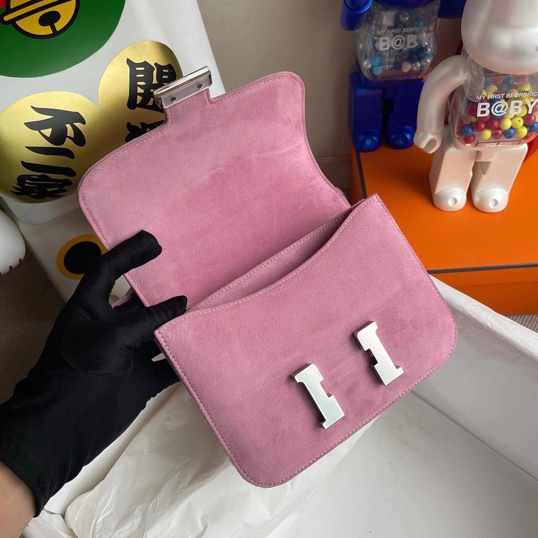 Hermès（爱马仕）Constance 19cm 麂皮 1Q奶昔粉 银扣 客定