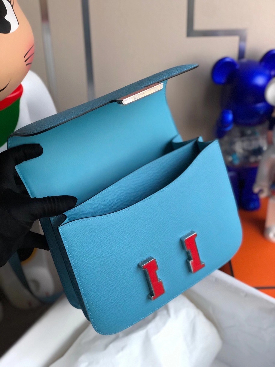 Hermès(爱马仕)Constance 24cm Epsom 原厂掌纹皮 北方蓝拼红色 珐琅扣-拉尔森鳄鱼皮具定制 - 爱马仕包包官网 Hermès(爱马仕)Constance 24cm Epsom 原厂掌纹皮 北方蓝拼红色 珐琅扣