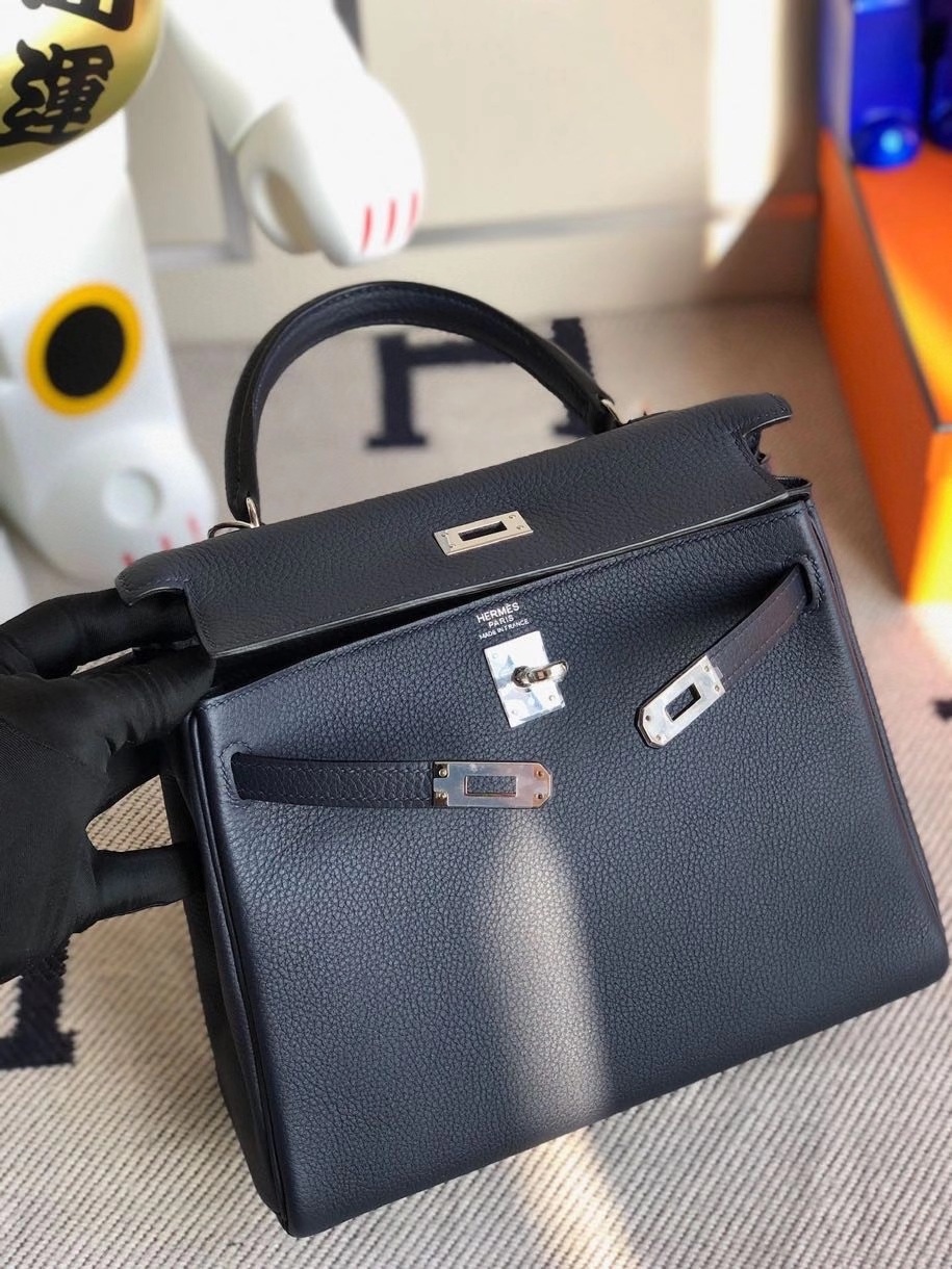 Hermès(爱马仕)Kelly 25cm 原厂小牛皮togo 2Z 午夜蓝 银扣 Blue nuit 顶级手缝现货-拉尔森鳄鱼皮具定制 - 爱马仕包包官网 Hermès(爱马仕)Kelly 25cm 原厂小牛皮togo 2Z 午夜蓝 银扣 Blue nuit 顶级手缝现货