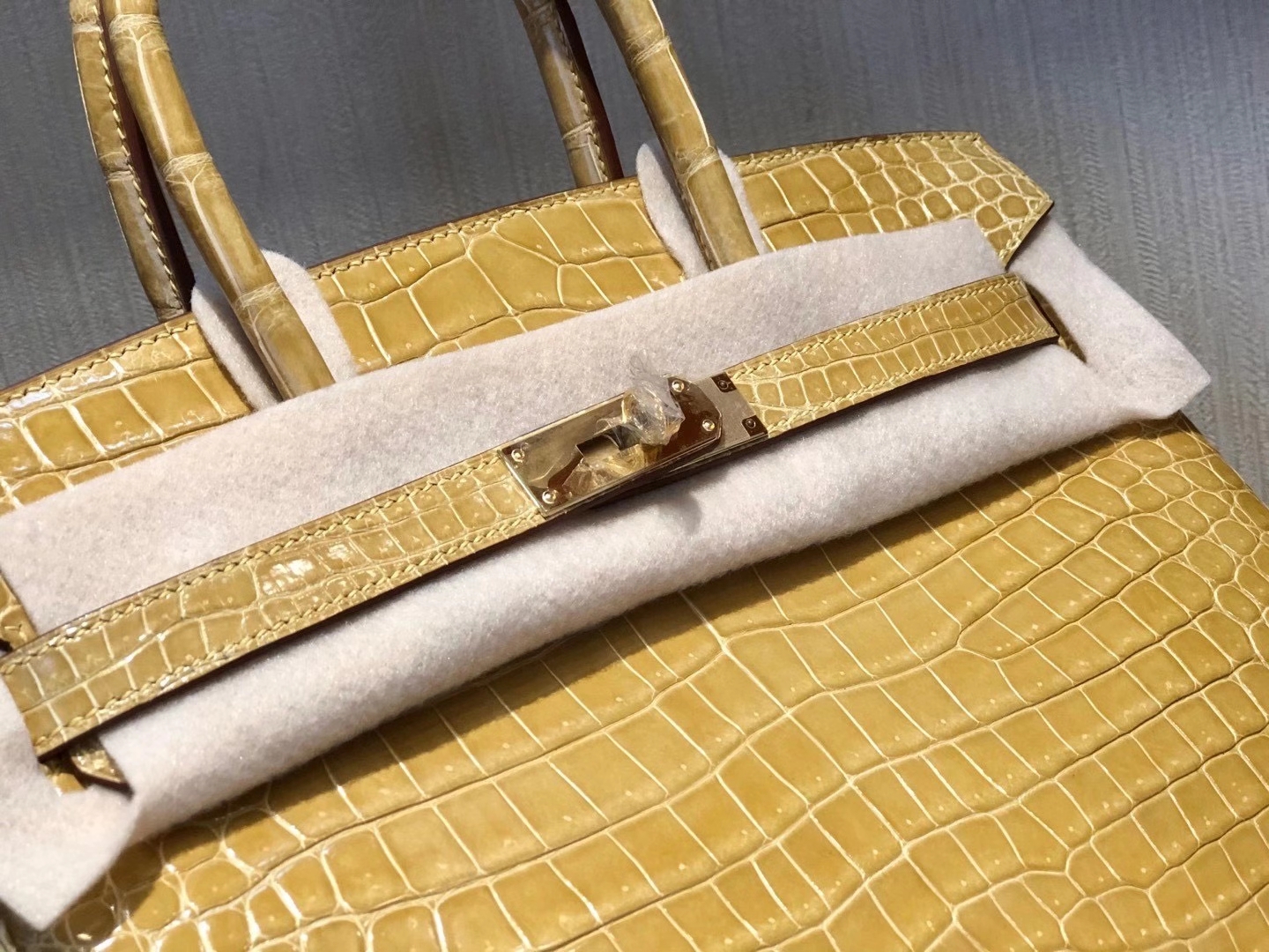 Hermès（爱马仕） Birkin 30cm 亮面倒V 澳洲湾鳄 Shiny Porosus Crocodile Ck14杏色 Beige 金扣 顶级工艺