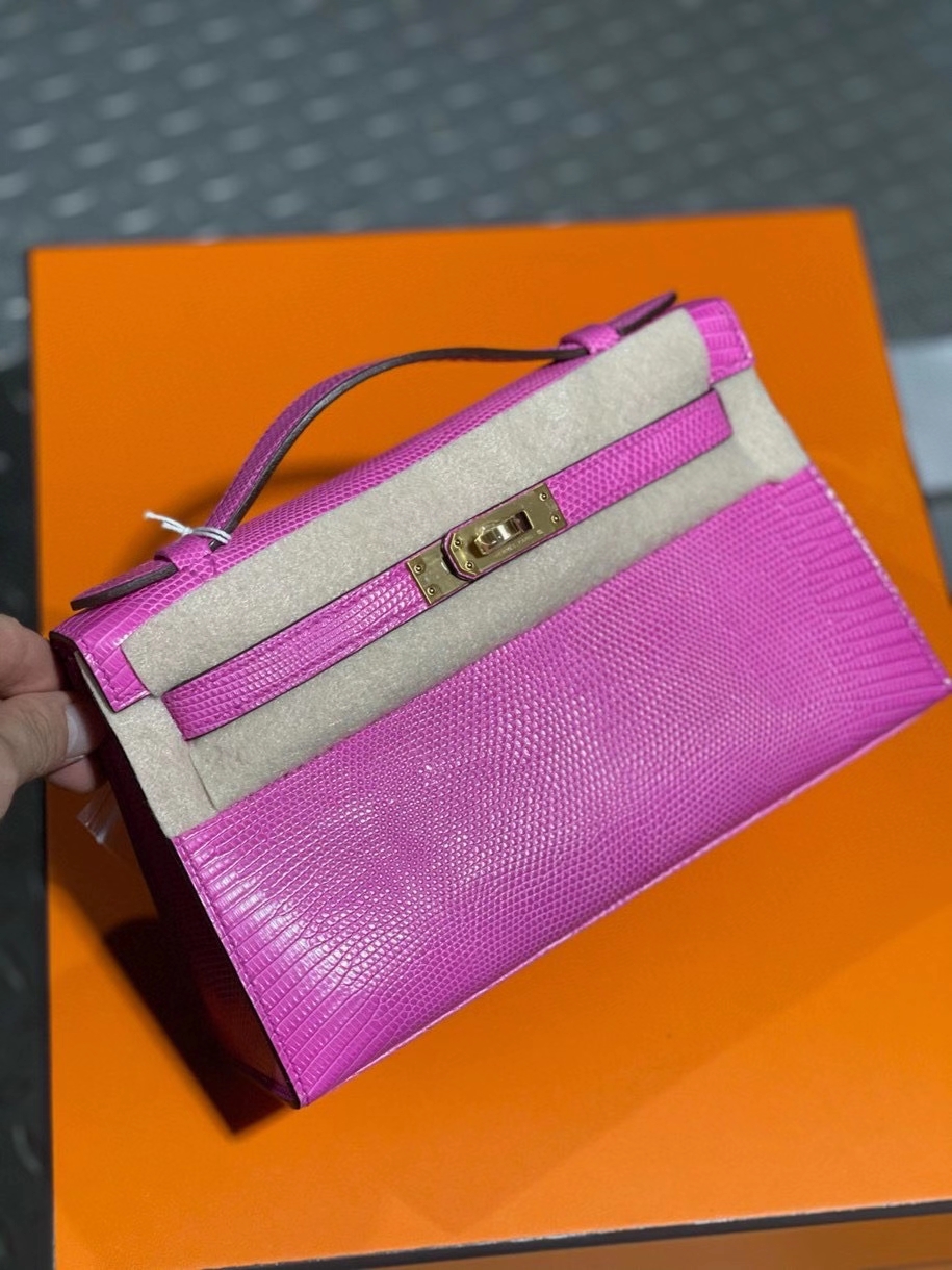 Hermès(爱马仕)mini kelly pochette 22cm Lizard 进口亮面蜥蜴 i9玉兰粉 拉丝金扣 顶级手缝 定制-拉尔森鳄鱼皮具定制 - 爱马仕包包官网 Hermès(爱马仕)mini kelly pochette 22cm Lizard 进口亮面蜥蜴 i9玉兰粉 拉丝金扣 顶级手缝 定制