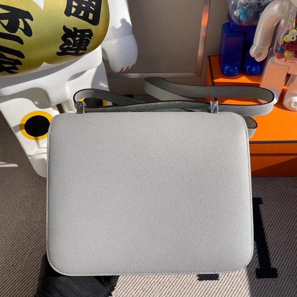 Hermès（爱马仕）Constance 24cm Epsom 原厂掌纹皮 U8 冰川蓝 银扣