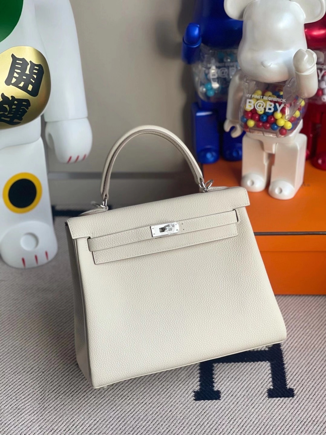 Hermès(爱马仕)Kelly 25cm Togo Ck10奶昔白内拼3Q新粉色 顶级工艺 全手工缝制 银扣-拉尔森鳄鱼皮具定制 - 爱马仕包包官网 Hermès(爱马仕)Kelly 25cm Togo Ck10奶昔白内拼3Q新粉色 顶级工艺 全手工缝制 银扣