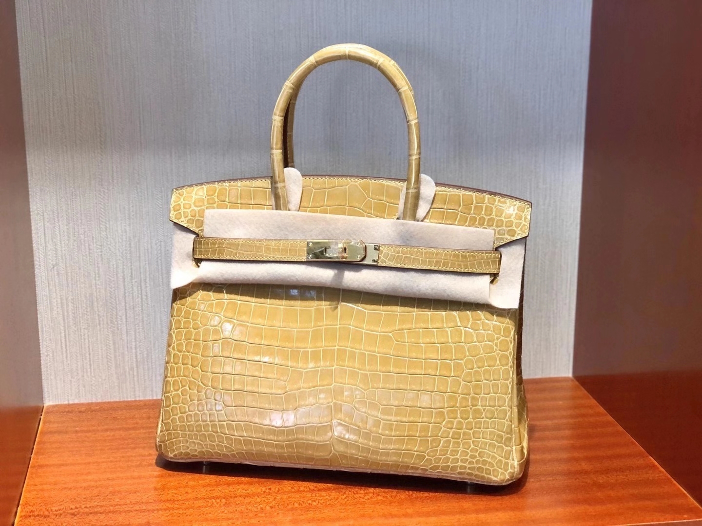 Hermès（爱马仕） Birkin 30cm 亮面倒V 澳洲湾鳄 Shiny Porosus Crocodile Ck14杏色 Beige 金扣 顶级工艺