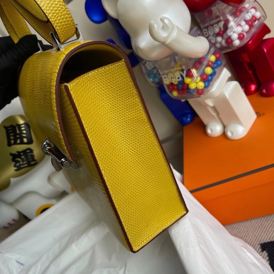 Hermès(爱马仕)Verrou 21cm Lizard 进口亮面蜥蜴 9R柠檬黄 Lime 银扣 顶级手缝 定制-拉尔森鳄鱼皮具定制 - 爱马仕包包官网 Hermès(爱马仕)Verrou 21cm Lizard 进口亮面蜥蜴 9R柠檬黄 Lime 银扣 顶级手缝 定制