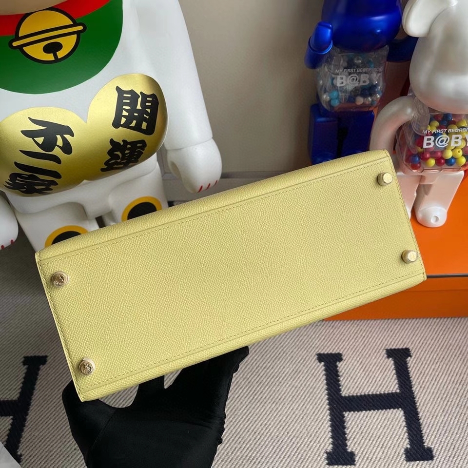 Hermès（爱马仕）kelly 28cm Epsom 原厂掌纹皮 1Z 小鸡黄拼1Ｑ奶昔粉 拉丝金扣 马蹄印 顶级手缝