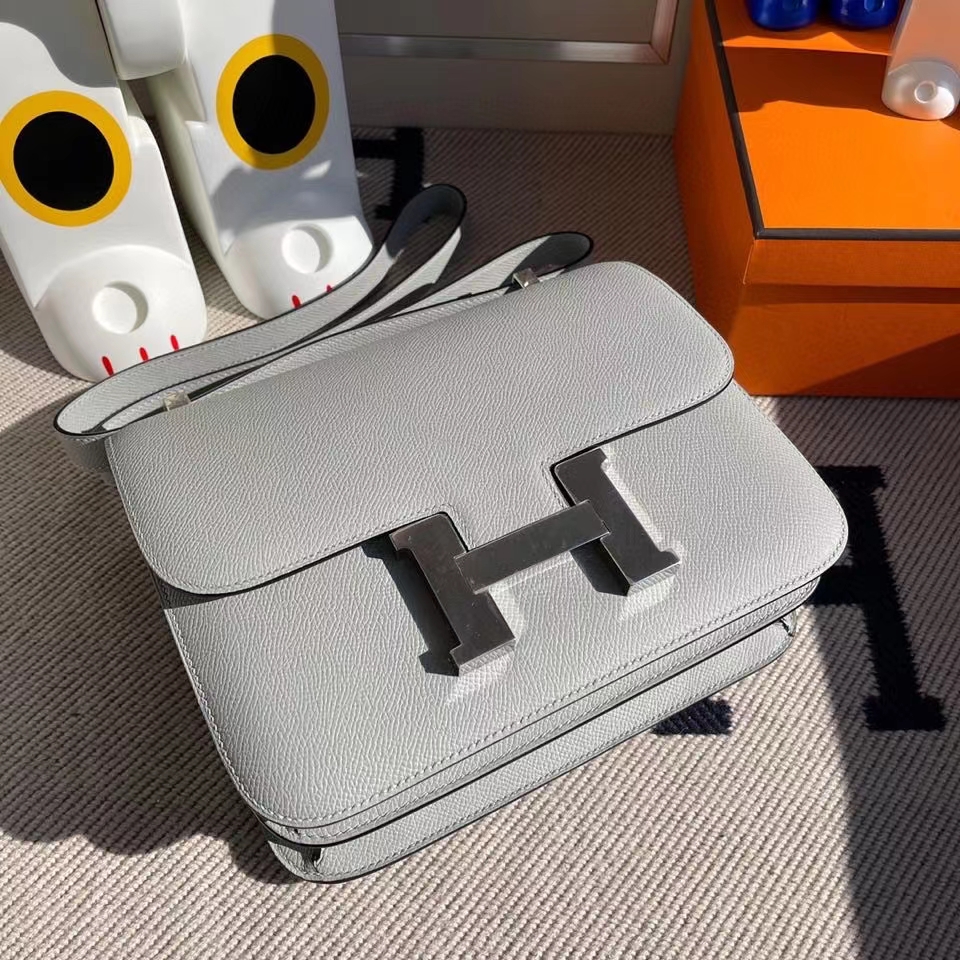 Hermès（爱马仕）Constance 24cm Epsom 原厂掌纹皮 U8 冰川蓝 银扣