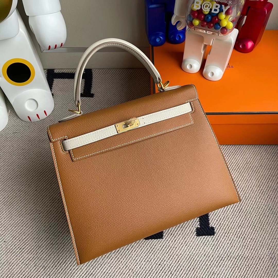 Hermès(爱马仕)Kelly 25cm Hss Epsom Ck37金棕色Ck10奶昔白 顶级工艺 全手工缝制 拉丝金扣-拉尔森鳄鱼皮具定制 - 爱马仕包包官网 Hermès(爱马仕)Kelly 25cm Hss Epsom Ck37金棕色Ck10奶昔白 顶级工艺 全手工缝制 拉丝金扣