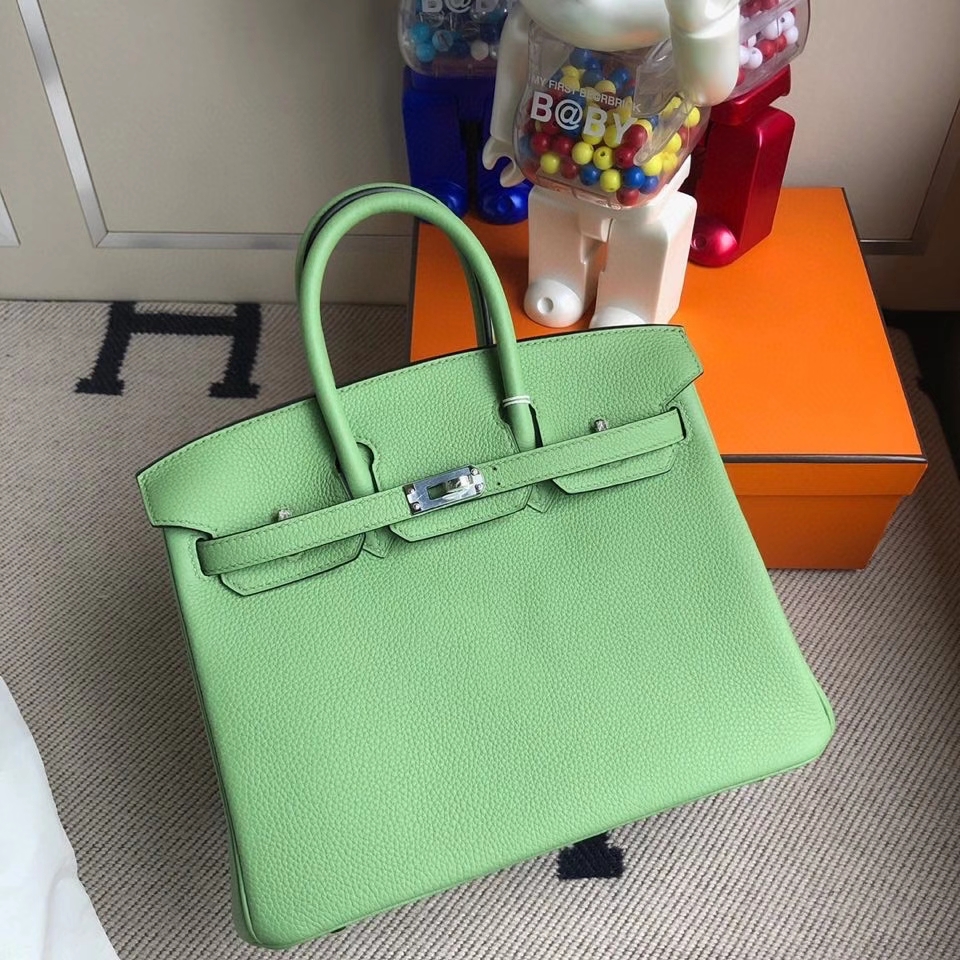 Hermès(爱马仕)Birkin 25cm 原厂小牛皮 togo 牛油果绿 银扣 顶级手缝 现货-拉尔森鳄鱼皮具定制 - 爱马仕包包官网 Hermès(爱马仕)Birkin 25cm 原厂小牛皮 togo 牛油果绿 银扣 顶级手缝 现货