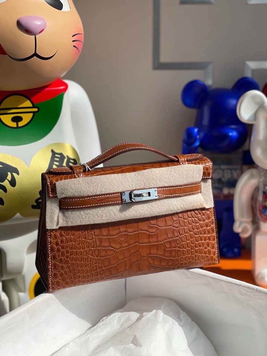 Hermès（爱马仕）Minikelly pochette 22cm Alligator matt 雾面鳄鱼 ck37 马鞍色 银扣 顶级手缝 手拿包