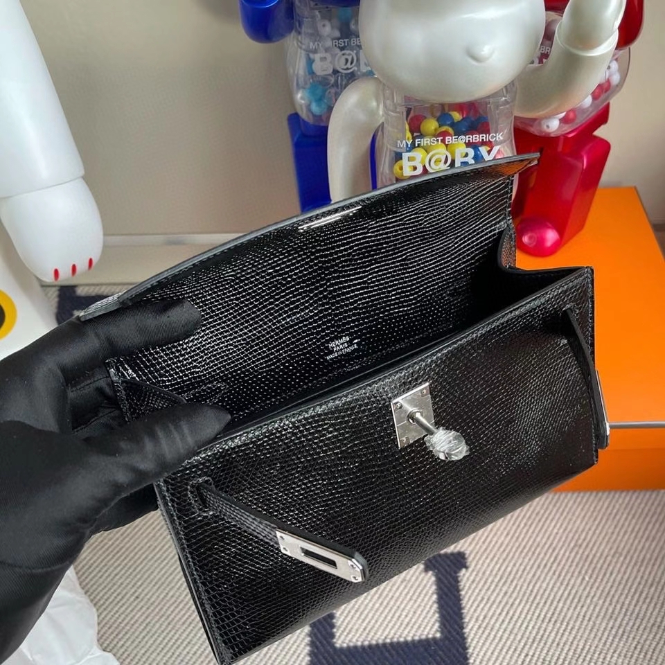 Hermès(爱马仕)Mini kelly pochette 22cm Lizard 进口亮面蜥蜴 ck89 黑色 Noir 银扣 晚宴包-拉尔森鳄鱼皮具定制 - 爱马仕包包官网 Hermès(爱马仕)Mini kelly pochette 22cm Lizard 进口亮面蜥蜴 ck89 黑色 Noir 银扣 晚宴包