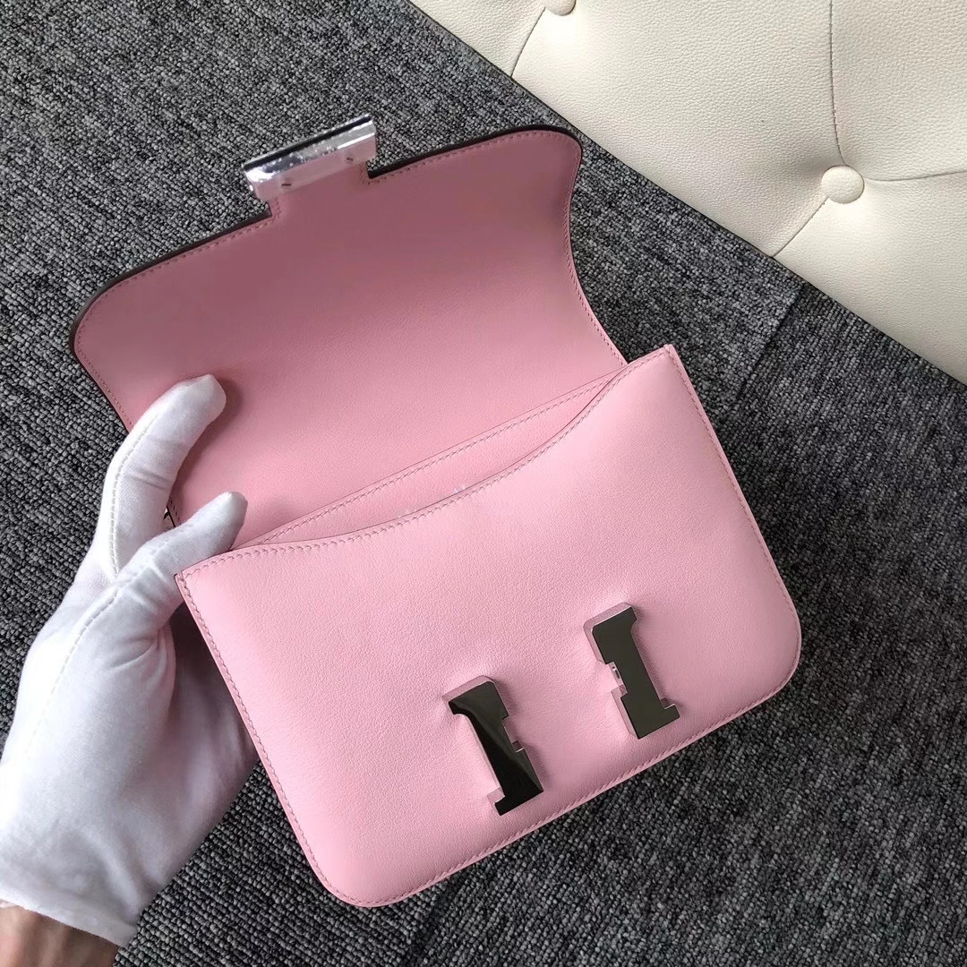 Hermès（爱马仕）Constance 19cm Swift 3Q新粉色 Rose Sakura 全手工缝制 银扣 现货