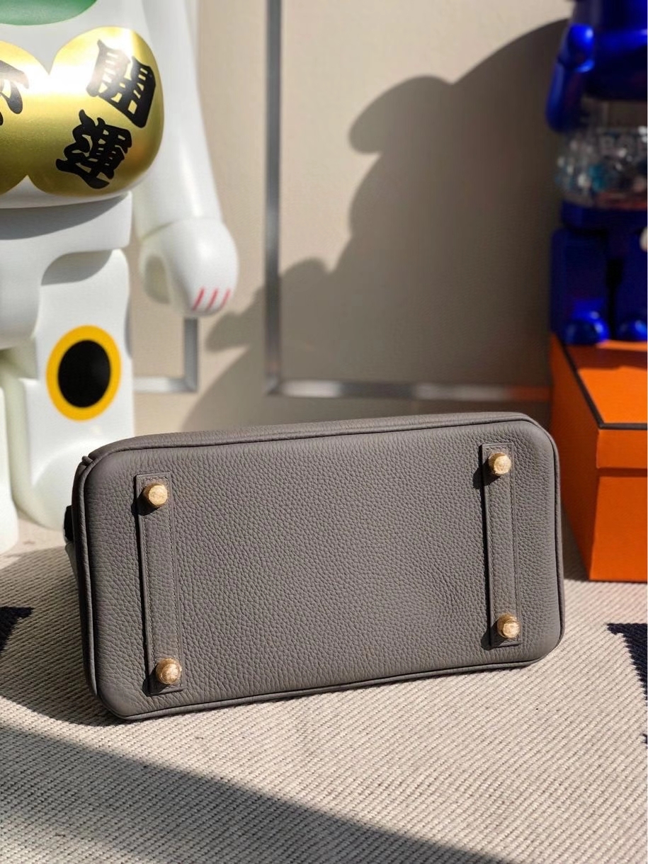 Hermès(爱马仕)Birkin 25cm 原厂小牛皮 togo 8F 锡器灰 Etain 金扣 顶级手缝-拉尔森鳄鱼皮具定制 - 爱马仕包包官网 Hermès(爱马仕)Birkin 25cm 原厂小牛皮 togo 8F 锡器灰 Etain 金扣 顶级手缝