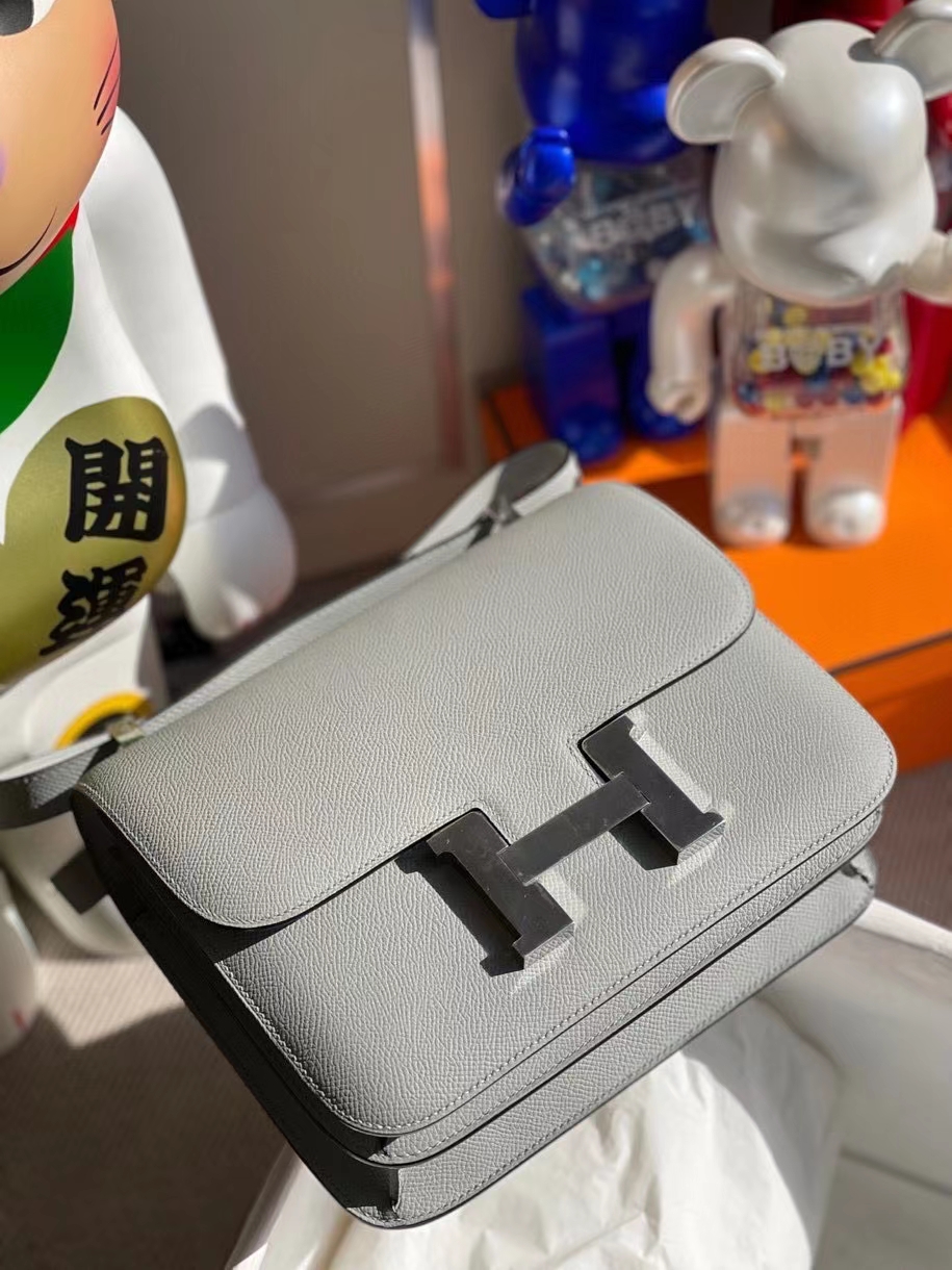 Hermès（爱马仕）Constance 24cm Epsom 原厂掌纹皮 U8 冰川蓝 银扣