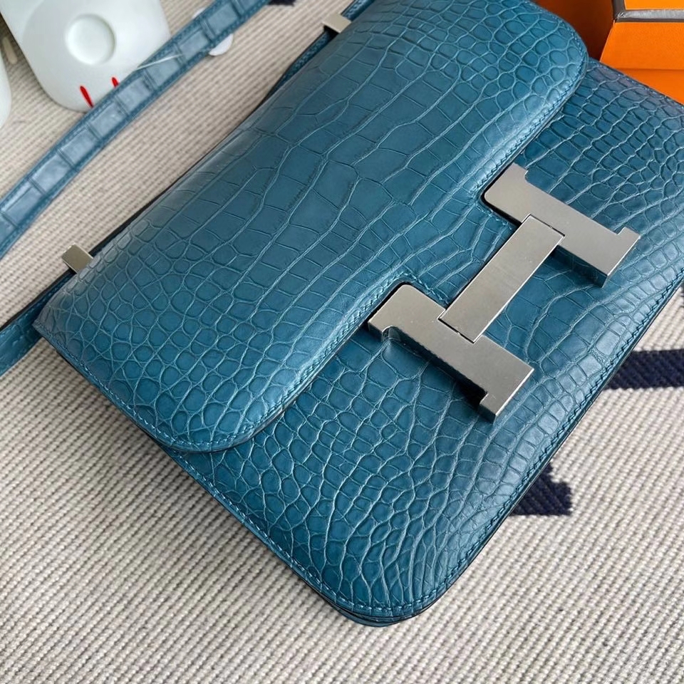 Hermès（爱马仕）Constance 24cm Alligator matt 雾面鳄鱼 鸭子蓝  银扣 顶级手缝 定制