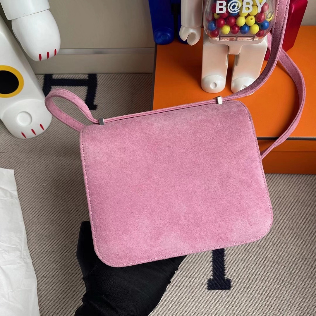 Hermès（爱马仕）Constance 19cm 麂皮 1Q奶昔粉 银扣 客定