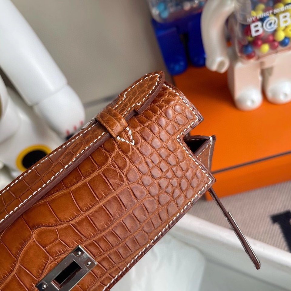 Hermès（爱马仕）Minikelly pochette 22cm Alligator matt 雾面鳄鱼 ck37 马鞍色 银扣 顶级手缝 手拿包