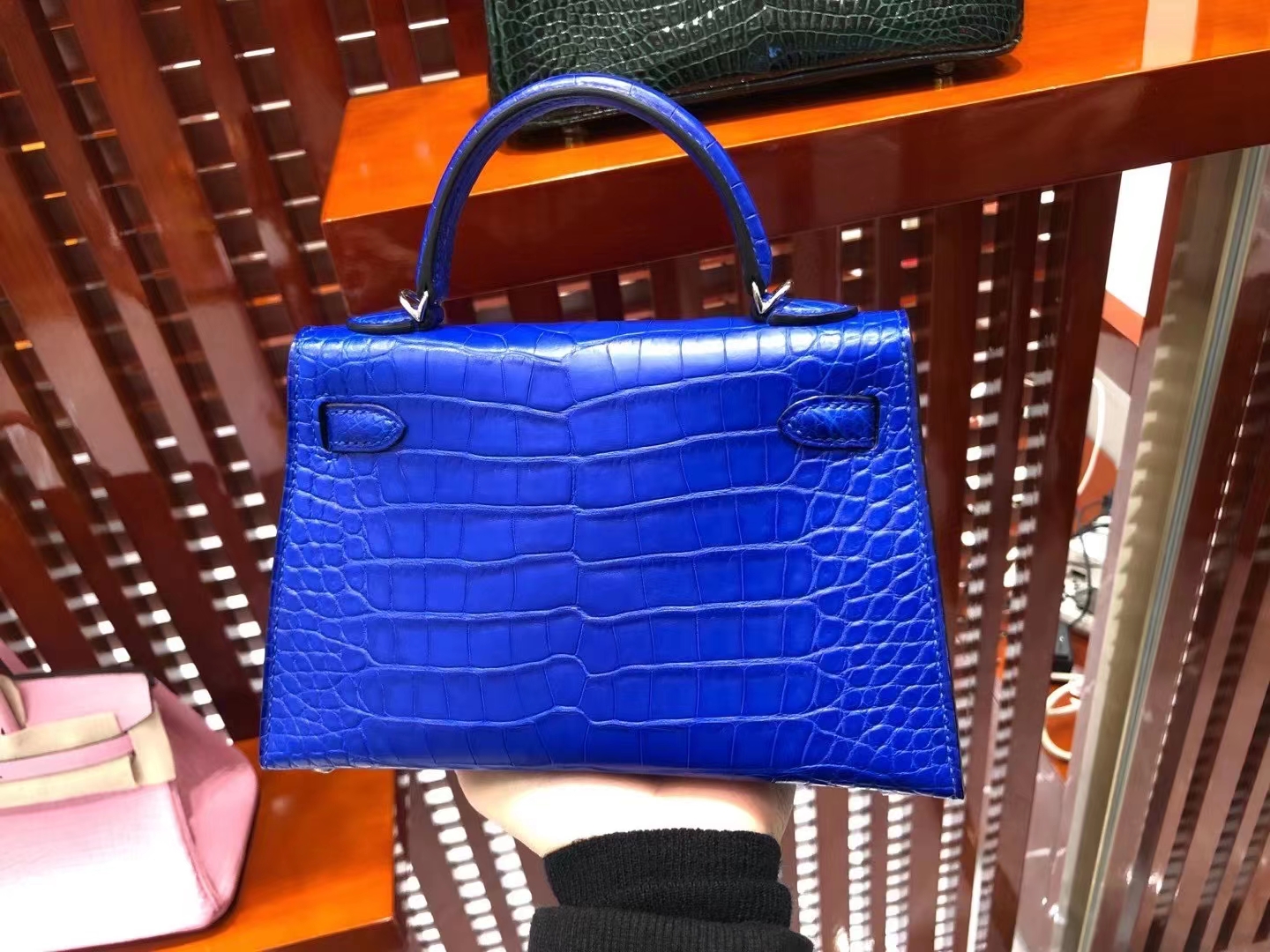 Hermès(爱马仕)Mini Kelly ll Alligator matt 雾面鳄鱼 7T 电光蓝 Eletric blue 银扣 顶级手缝 现货-拉尔森鳄鱼皮具定制 - 爱马仕包包官网 Hermès(爱马仕)Mini Kelly ll Alligator matt 雾面鳄鱼 7T 电光蓝 Eletric blue 银扣 顶级手缝 现货