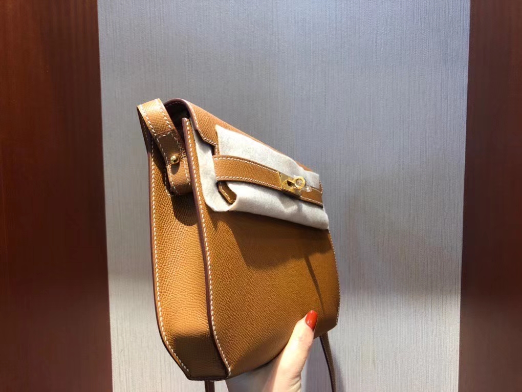 Hermès（爱马仕）Kelly depeche Epsom 原厂掌纹皮 ck37 金棕色 Gold 金扣 顶级手缝  手拿包 现货