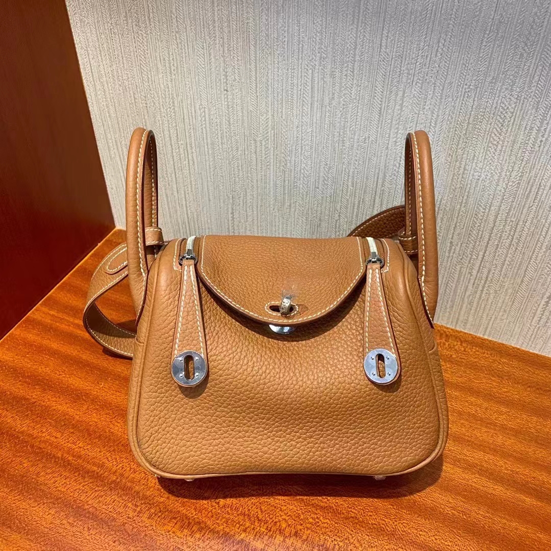 Hermès（爱马仕）Mini Lindy 19cm Clemence Ck37金棕色 顶级工艺 全手工缝制 银扣 现货