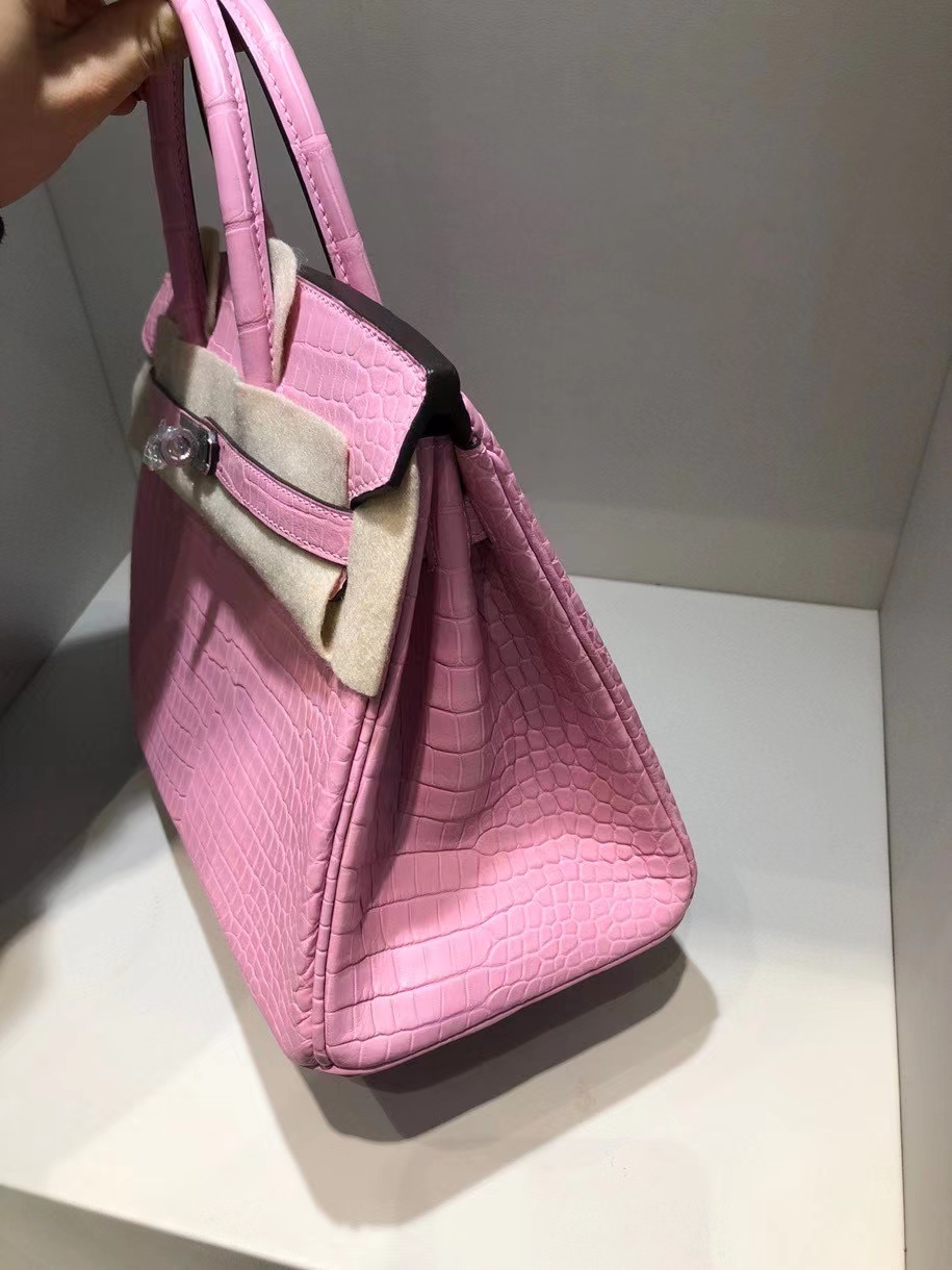 Hermès(爱马仕)Birkin 25cm Porosus shiny 亮面澳洲鳄鱼 5p 樱花粉 银扣 顶级手缝 现货-拉尔森鳄鱼皮具定制 - 爱马仕包包官网 Hermès(爱马仕)Birkin 25cm Porosus shiny 亮面澳洲鳄鱼 5p 樱花粉 银扣 顶级手缝 现货