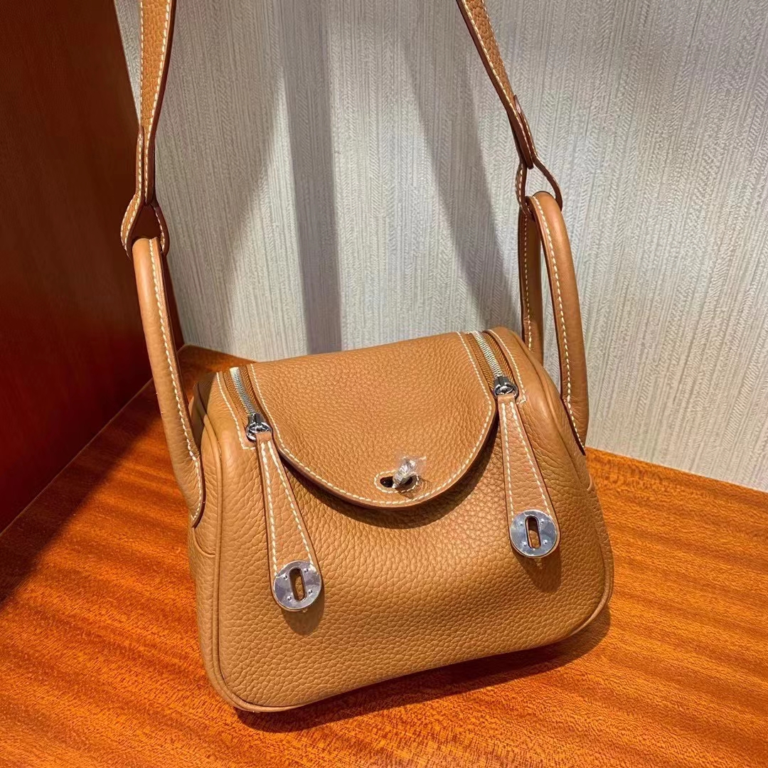 Hermès（爱马仕）Mini Lindy 19cm Clemence Ck37金棕色 顶级工艺 全手工缝制 银扣 现货