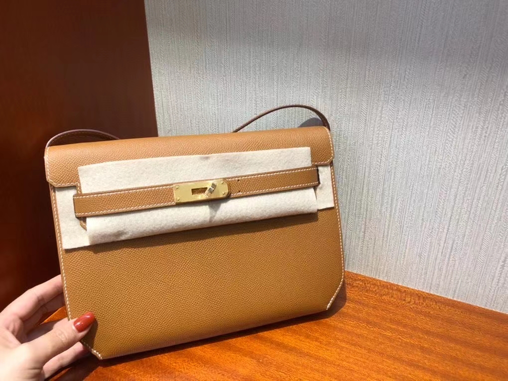 Hermès（爱马仕）Kelly depeche Epsom 原厂掌纹皮 ck37 金棕色 Gold 金扣 顶级手缝  手拿包 现货