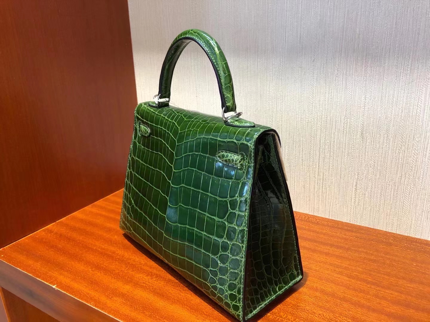 Hermès（爱马仕）Kelly 25cm 丛青草绿 银扣 亮面鳄鱼 顶级手缝