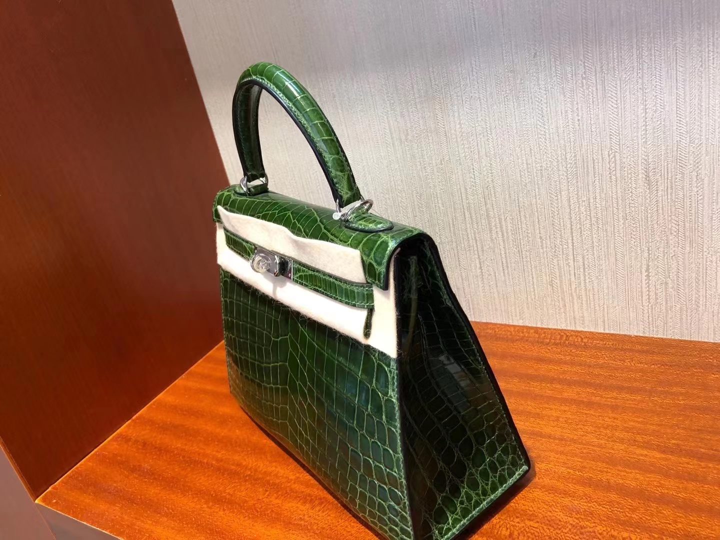 Hermès（爱马仕）Kelly 25cm 丛青草绿 银扣 亮面鳄鱼 顶级手缝
