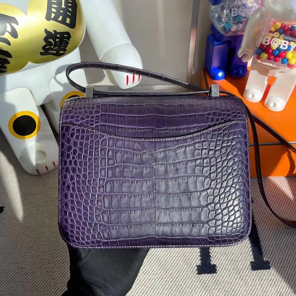 Hermès(爱马仕)Constance 24cm Alligator matt 雾面鳄鱼 葡萄紫 银扣 顶级手缝 定制-拉尔森鳄鱼皮具定制 - 爱马仕包包官网 Hermès(爱马仕)Constance 24cm Alligator matt 雾面鳄鱼 葡萄紫 银扣 顶级手缝 定制